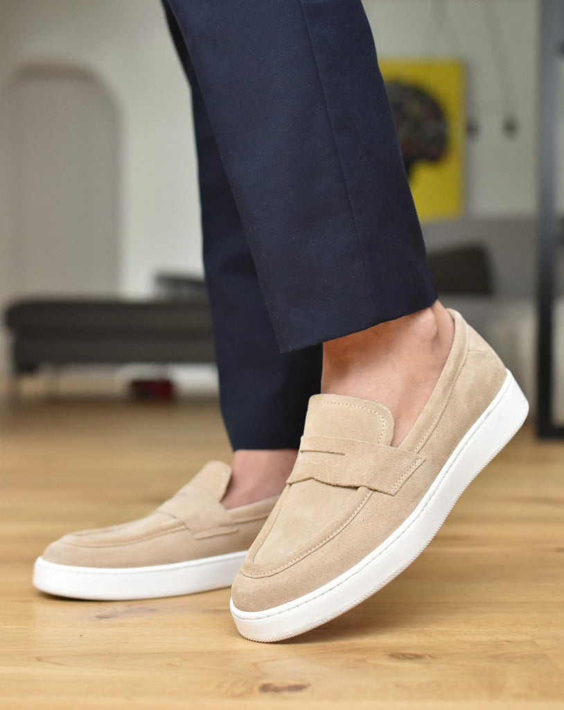 Mocassino slip-on college uomo camoscio sabbia e suola bianca